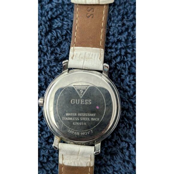 Guess Women's Silver and White Watch Bedazzled Hearts 676051L Needs Battery - Picture 6 of 6